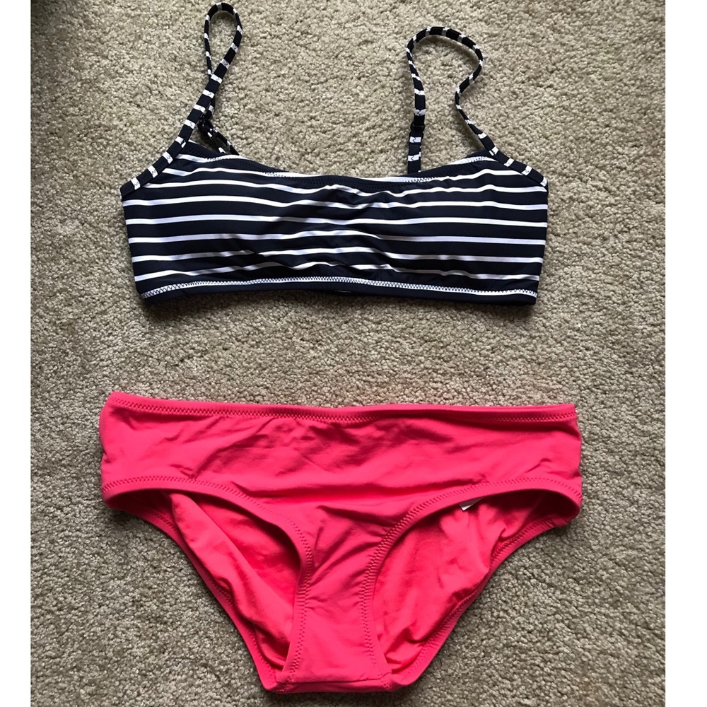 BNWT women’s size small Gap Bathing suit!!!